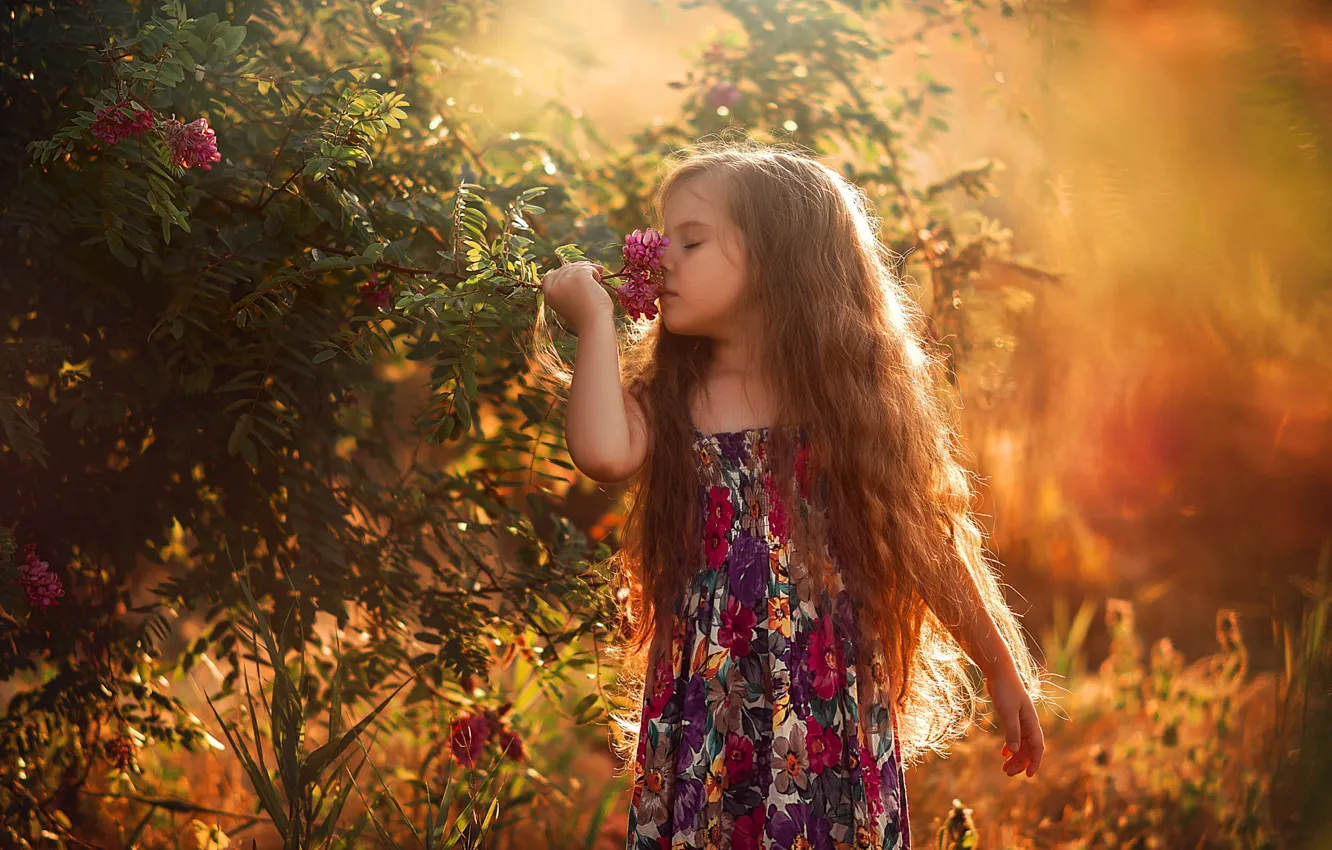Photo wallpaper summer, light, flowers, branches, nature, children, face, pose