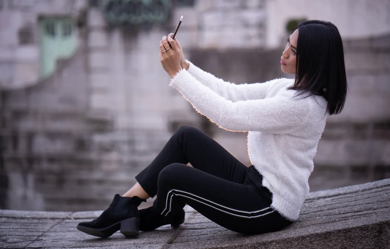 Photo wallpaper girl, pose, phone, smartphone, selfie, Martin Ecker, Sherly Mae