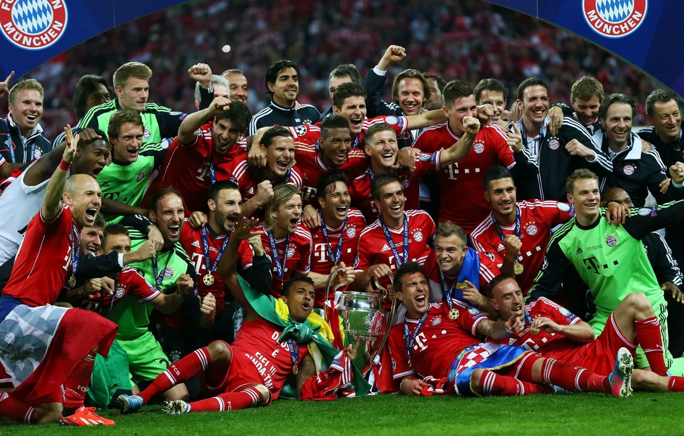 Photo wallpaper Dante, David Alaba, Bastian Schweinsteiger, Javi Martinez; Arjen Robben, Manuel Neuer; Phillip Lahm, Frank Ribery; …