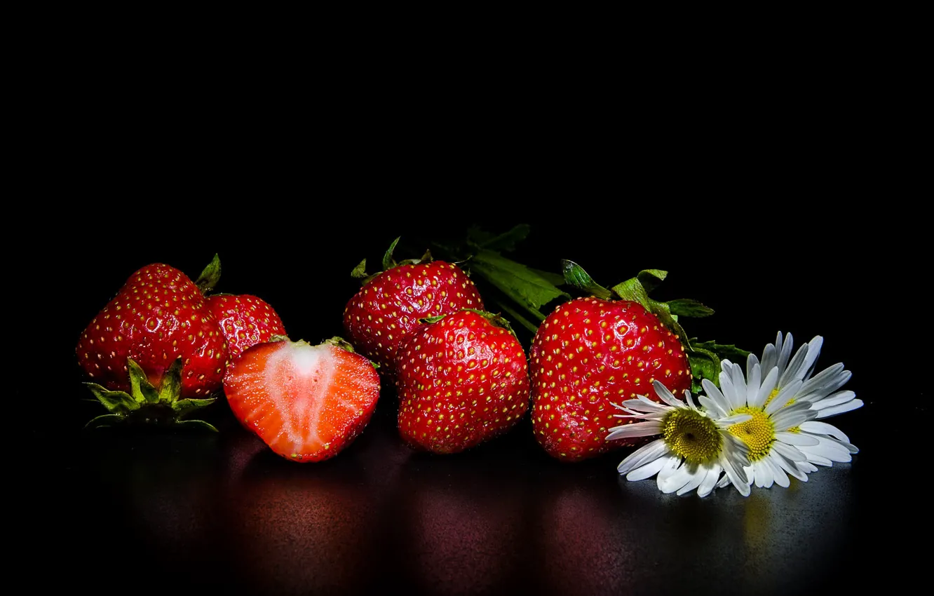 Photo wallpaper flowers, berries, chamomile, strawberry, black background