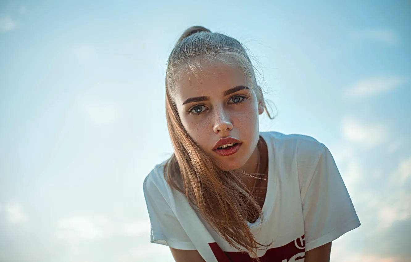 Photo wallpaper look, pose, Girl, t-shirt, bent, Sasha Rusko, Dasha Kaisarova Street