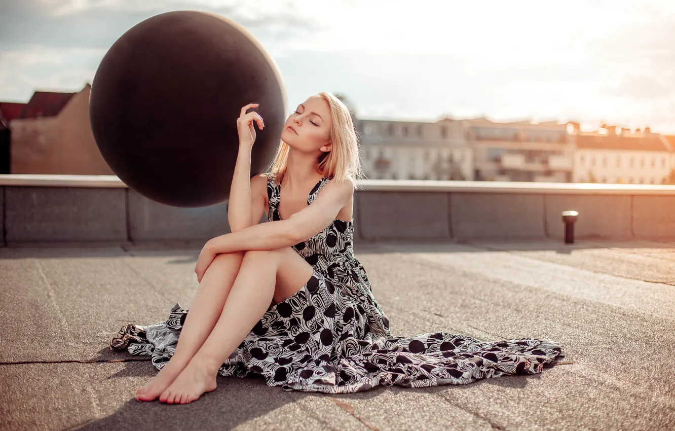 Photo wallpaper roof, circles, face, hair, dress, sitting