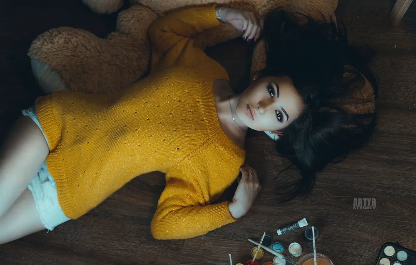 Photo wallpaper look, girl, pose, paint, model, shorts, portrait, makeup