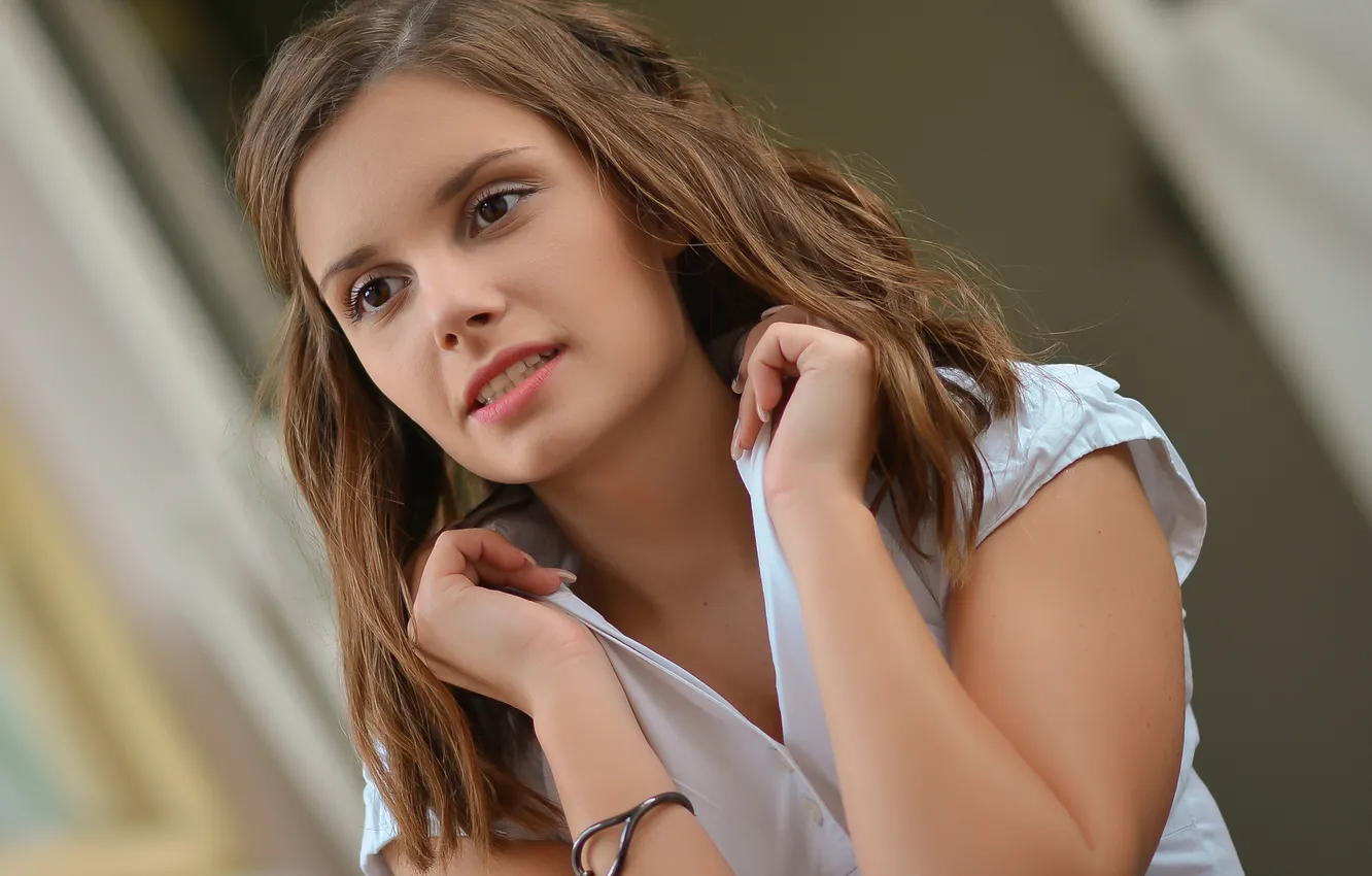 Photo wallpaper girl, face, background, mood, hair