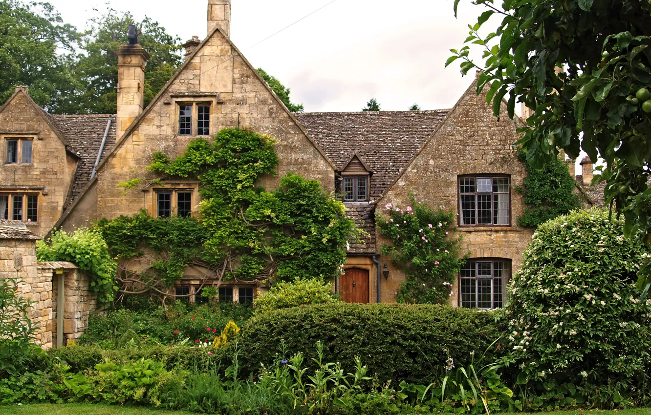 Photo wallpaper grass, the city, house, photo, England, the bushes, Tewkesbury