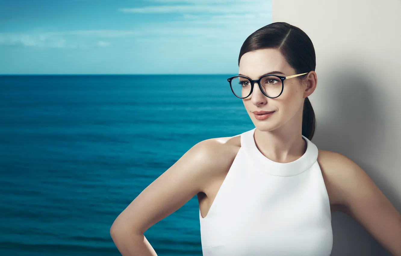 Photo wallpaper sea, look, pose, actress, glasses, Anne Hathaway, Anne Hathaway