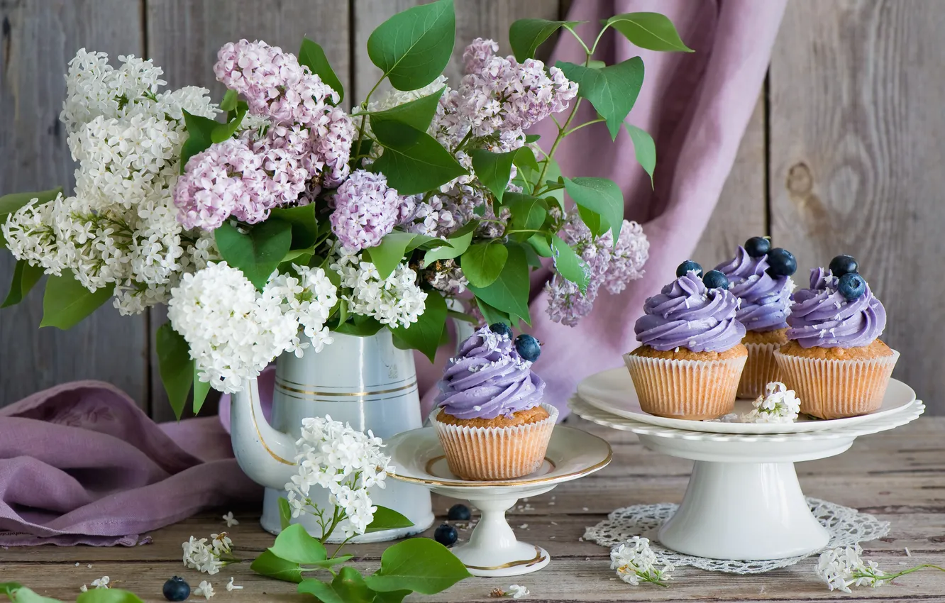 Photo wallpaper still life, lilac, cupcakes