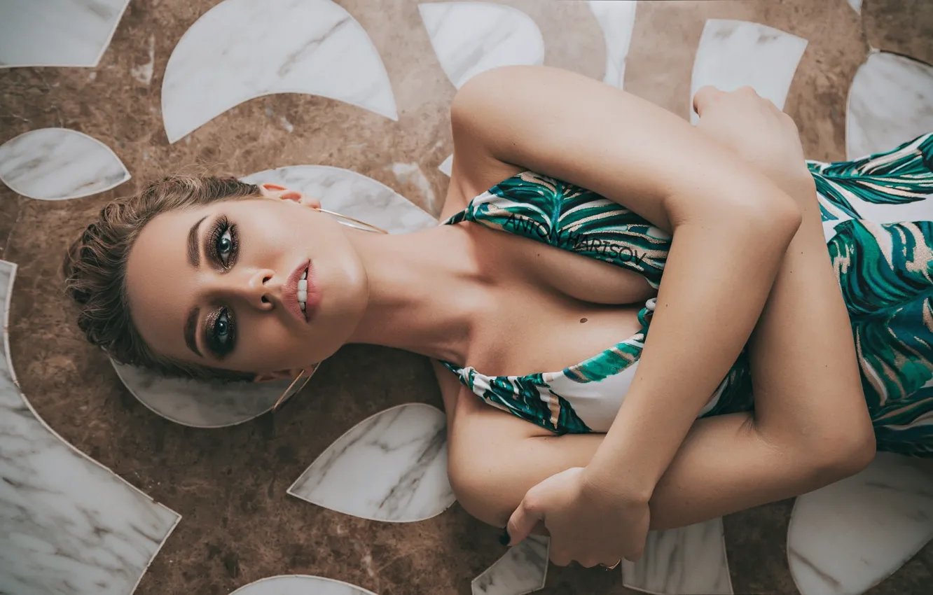 Photo wallpaper makeup, neckline, Anton Kharisov, Lera Polovynchyk