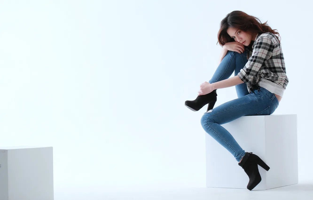 Photo wallpaper jeans, brunette, heels, sitting