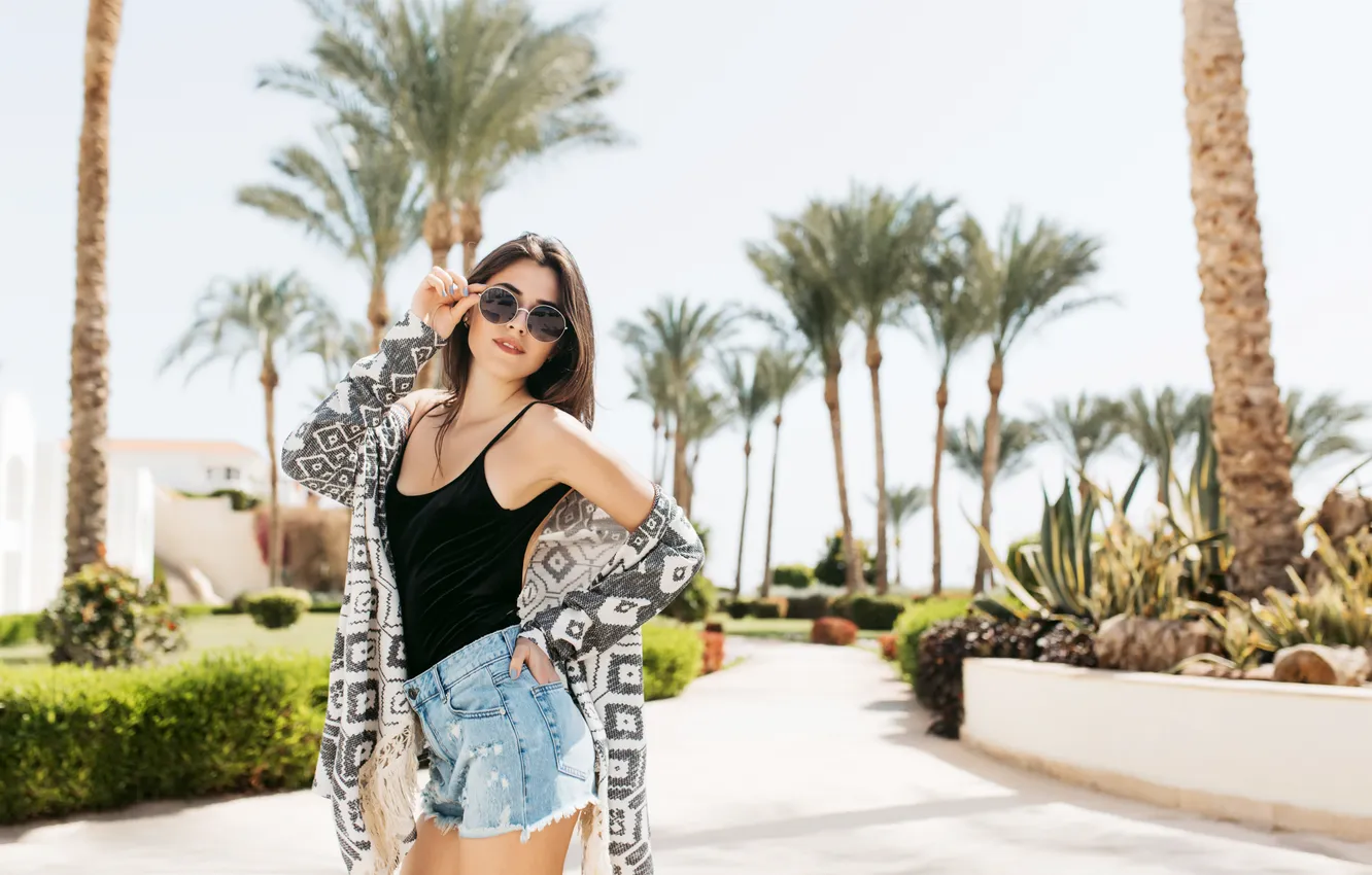 Photo wallpaper girl, shorts, model, pretty, brunette, sunglasses