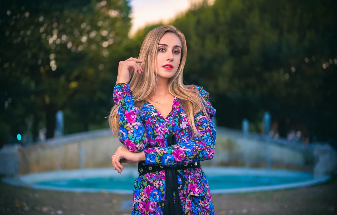 Photo wallpaper girl, pose, hair, dress, fountain, Lisa