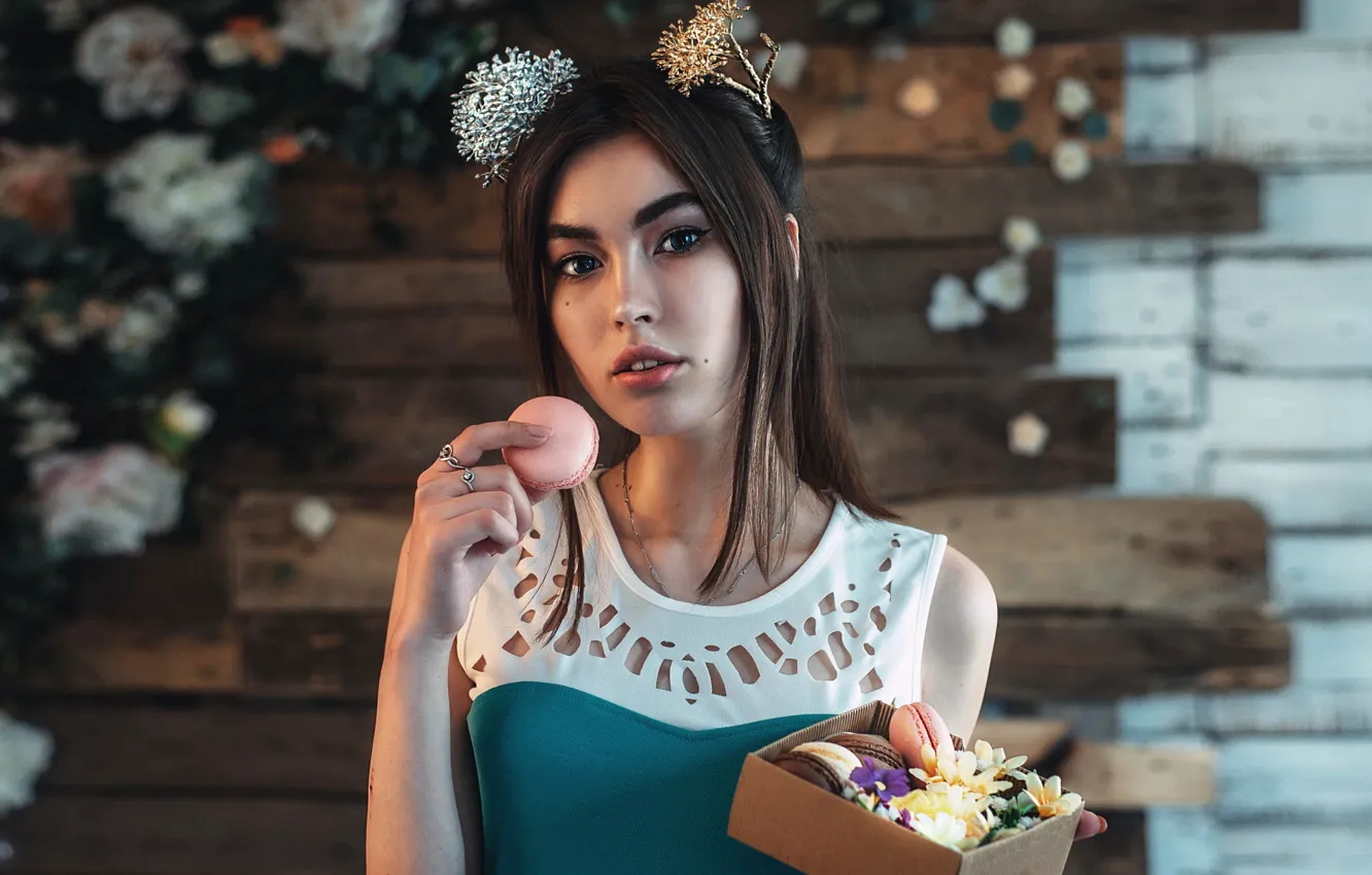 Photo wallpaper look, background, box, portrait, makeup, dress, cookies, brunette