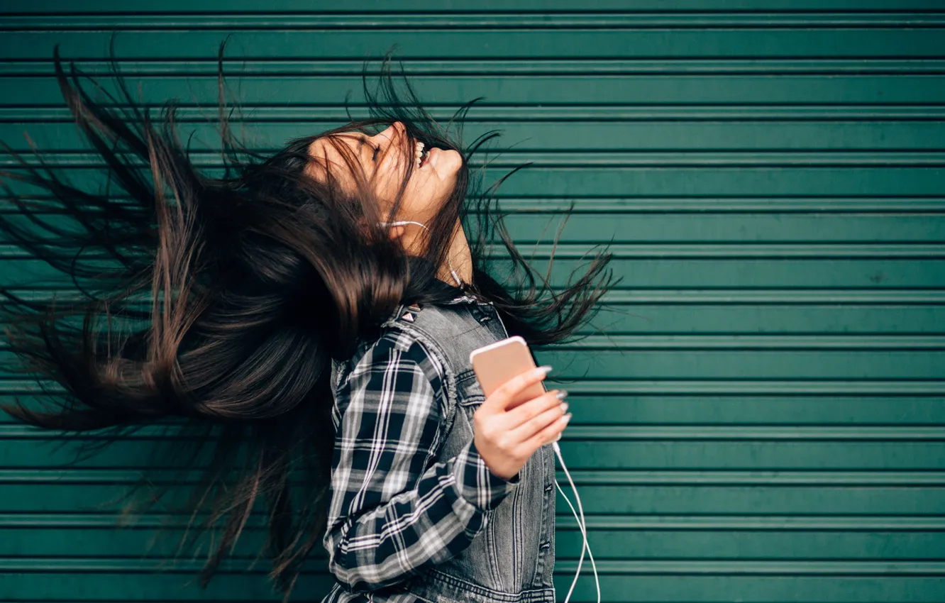 Photo wallpaper Music, fun, brunette, phone