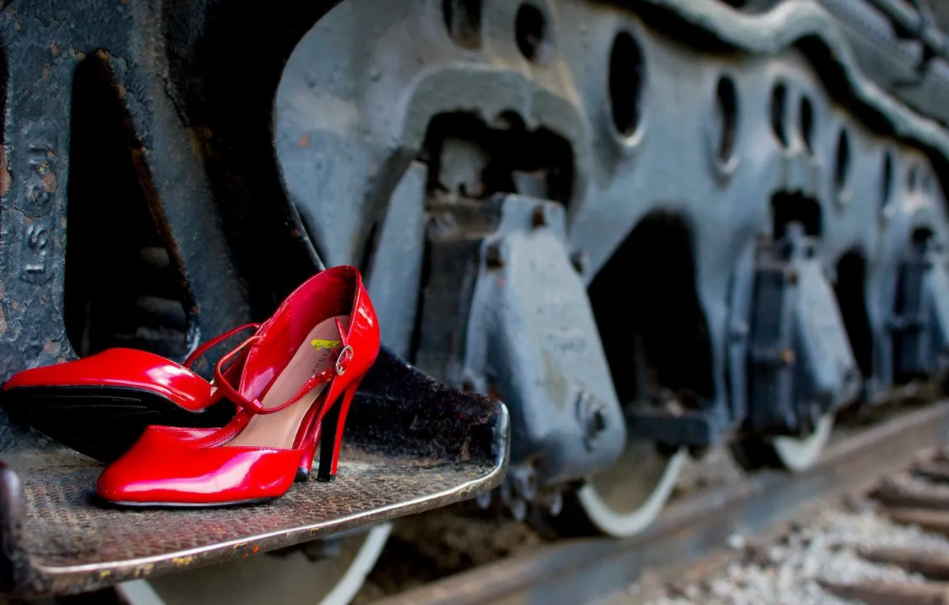 Photo wallpaper cars, railroad, boots