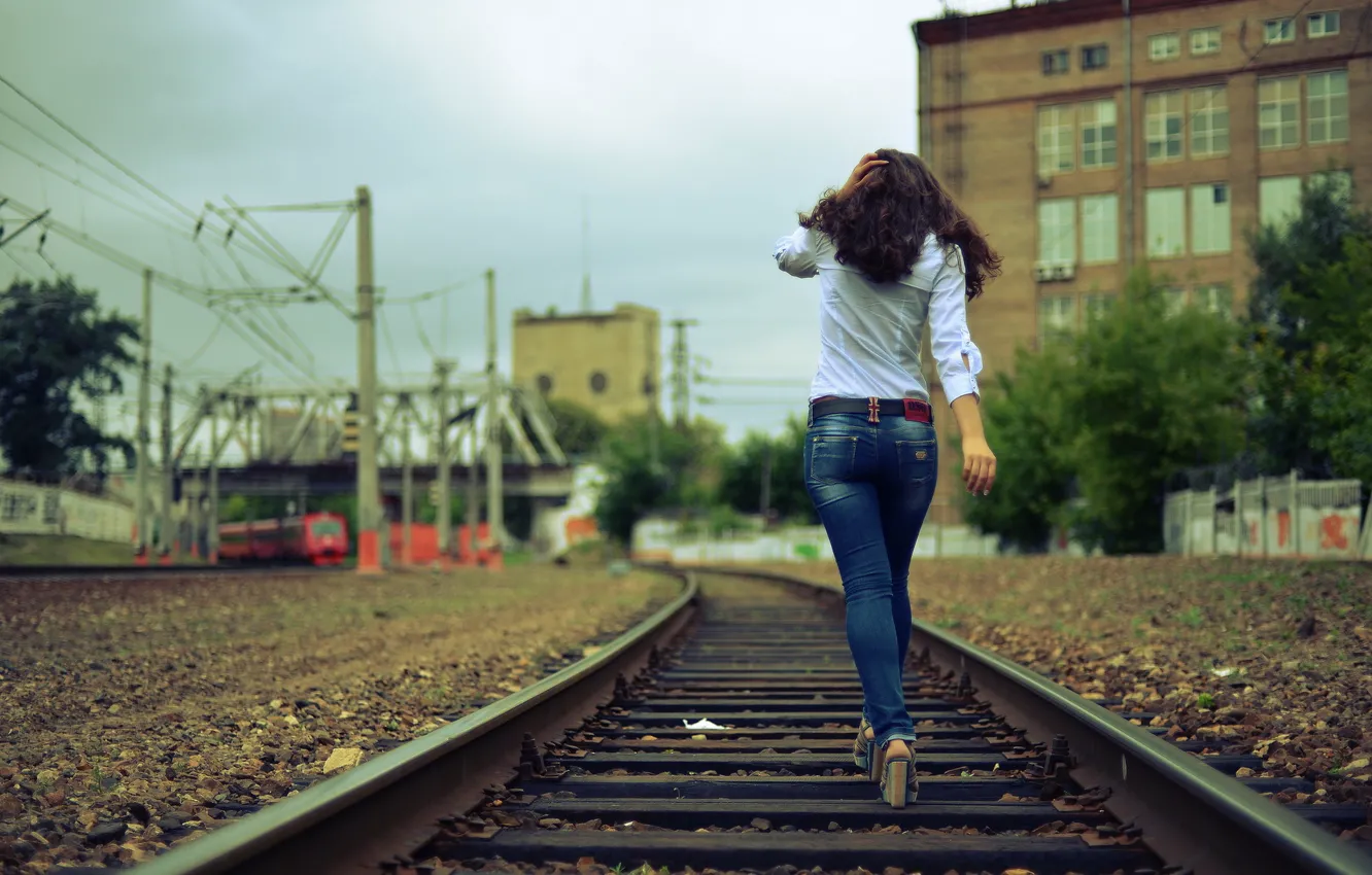 Photo wallpaper girl, the city, railroad