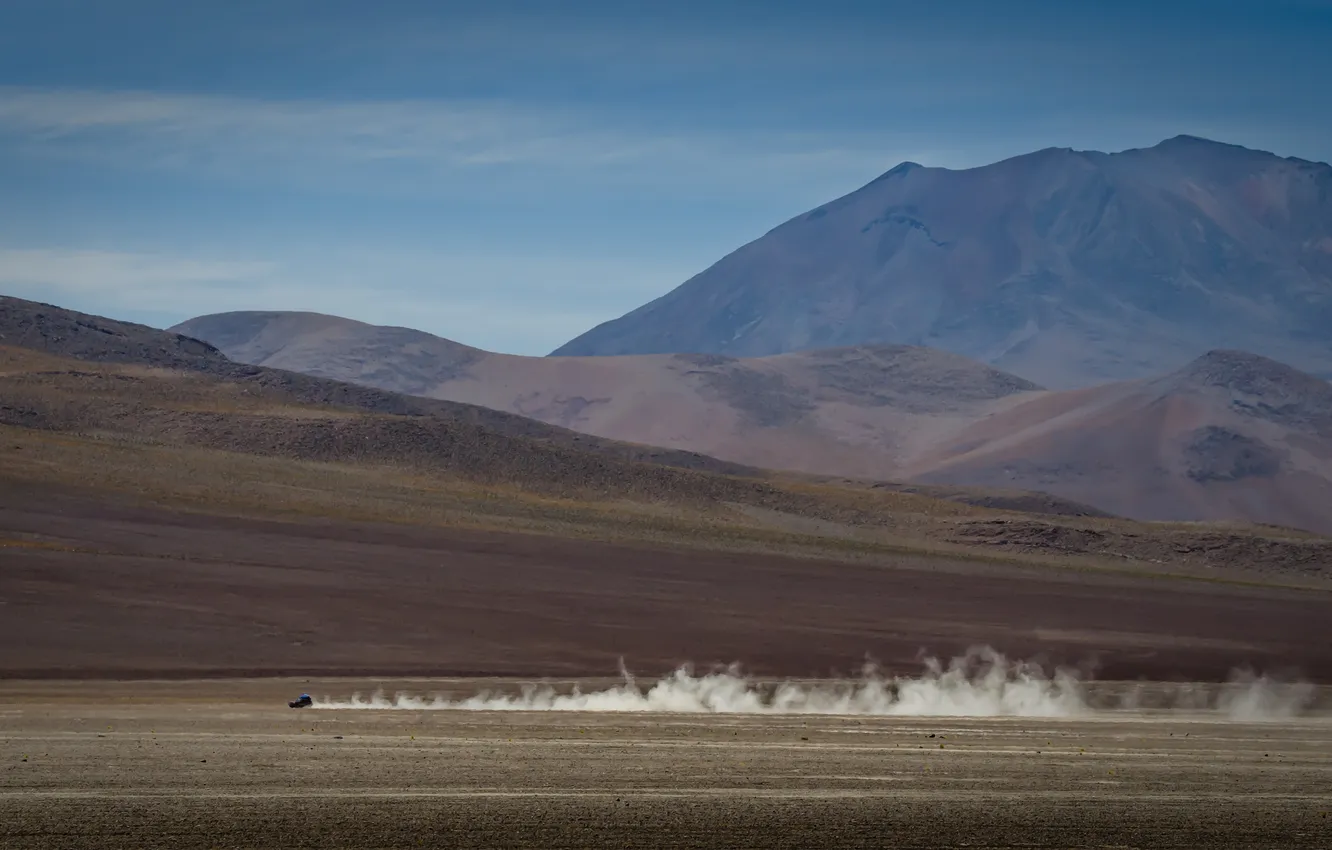 Photo wallpaper mountains, desert, smoke, dust, car