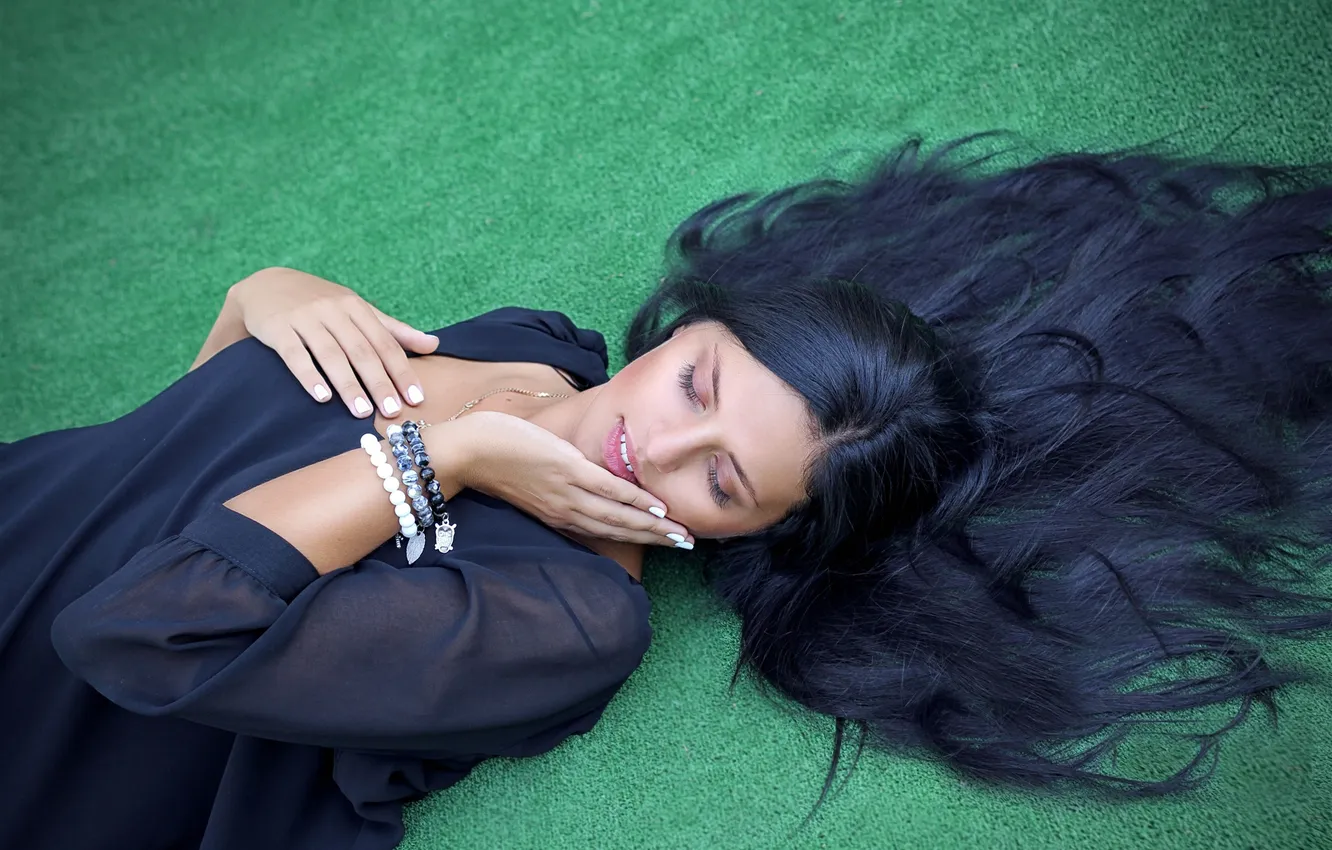 Photo wallpaper face, green, background, hair, brunette, curls