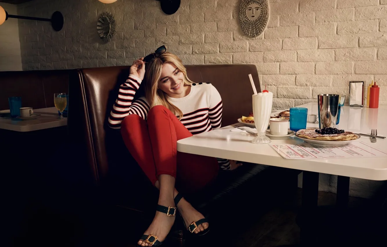 Photo wallpaper pose, cocktail, cafe, sitting, pancakes, Chloe Grace Moretz
