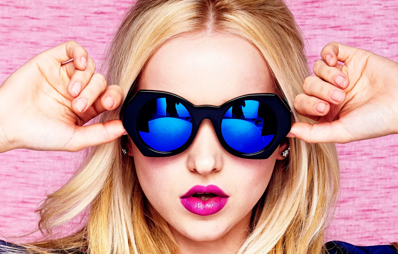 Photo wallpaper close-up, face, background, portrait, hands, makeup, actress, glasses