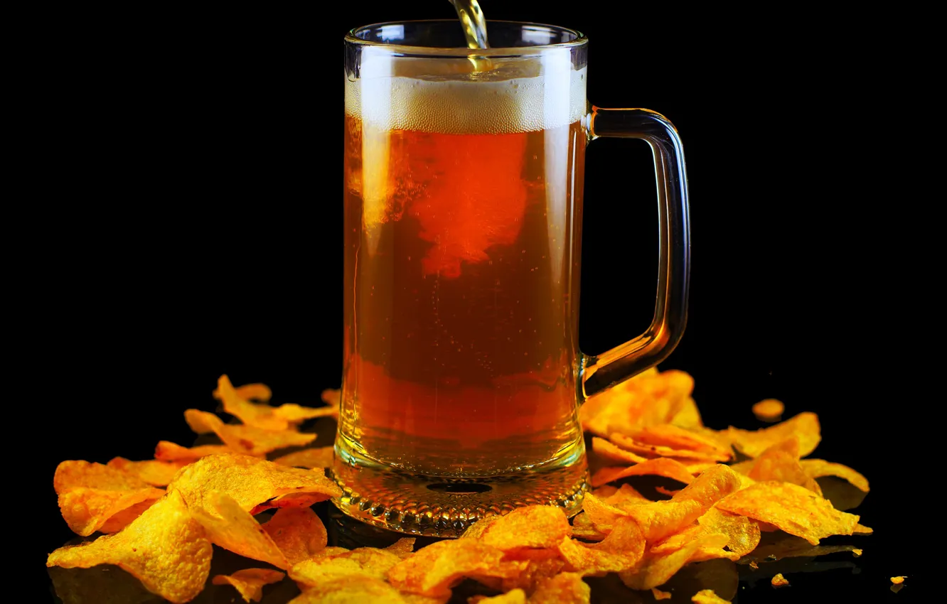 Photo wallpaper foam, close-up, beer, mug, black background, jet, bokeh, chips