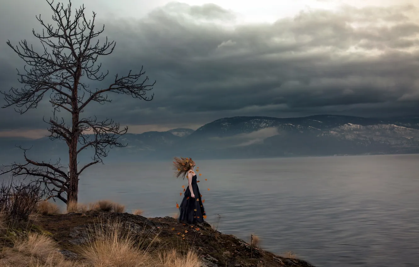 Photo wallpaper sea, leaves, girl, trees