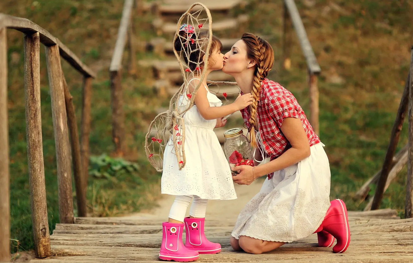 Photo wallpaper love, bridge, children, kiss, girl, mother