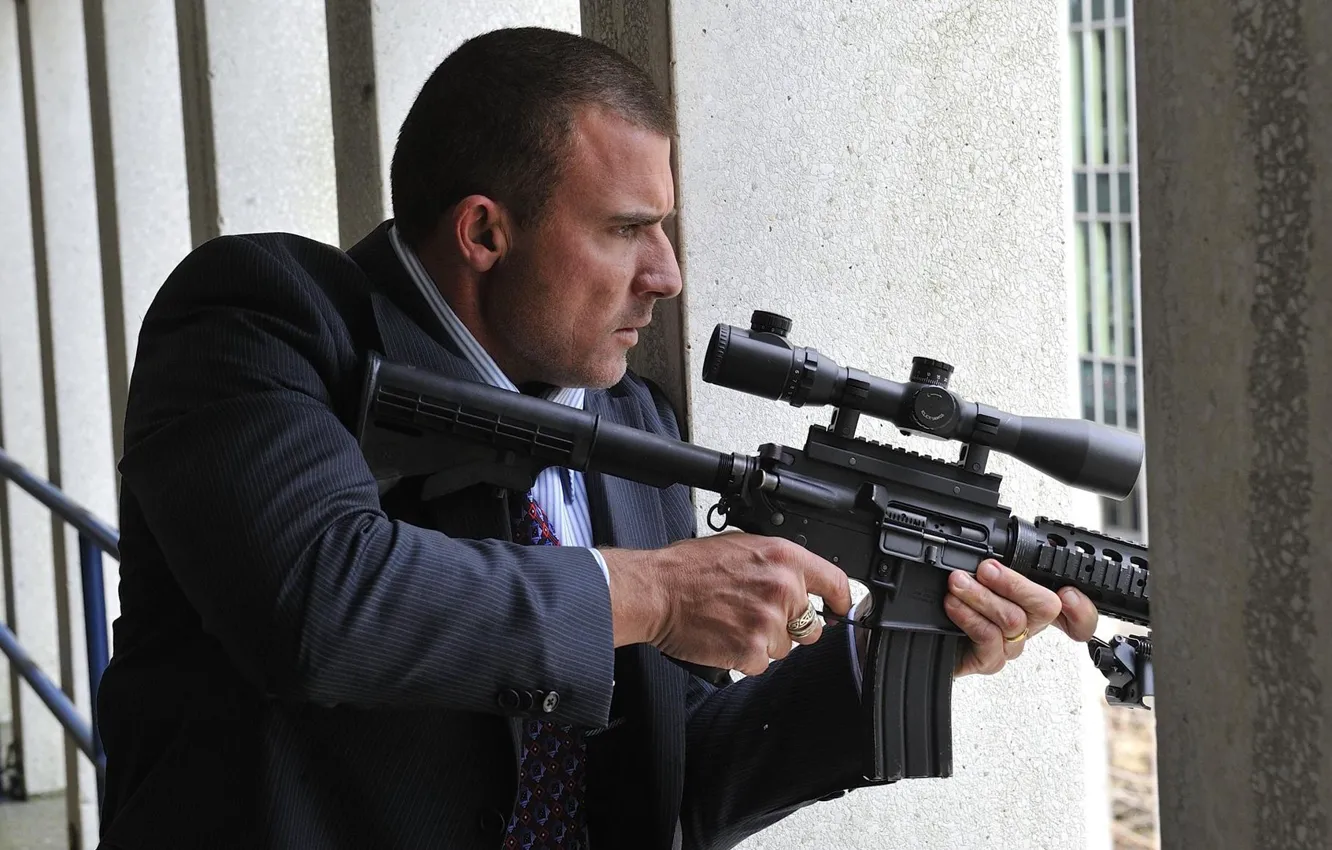 Photo wallpaper gun, weapon, M16, rifle, Dominic Purcell, Assault on Wall Street, Jim Baxford