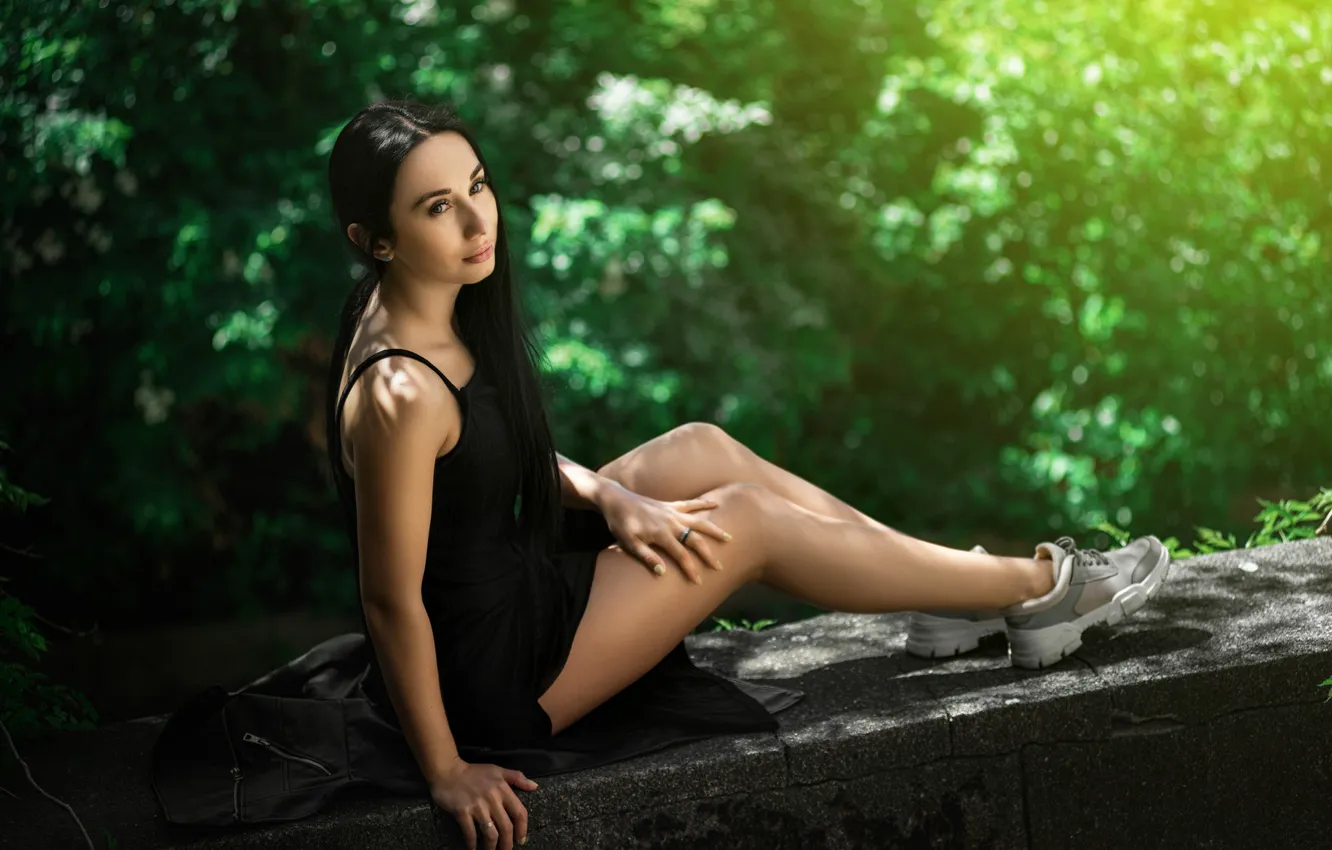 Photo wallpaper look, girl, nature, photo, shadow, brunette, legs, Artamonov Sergey