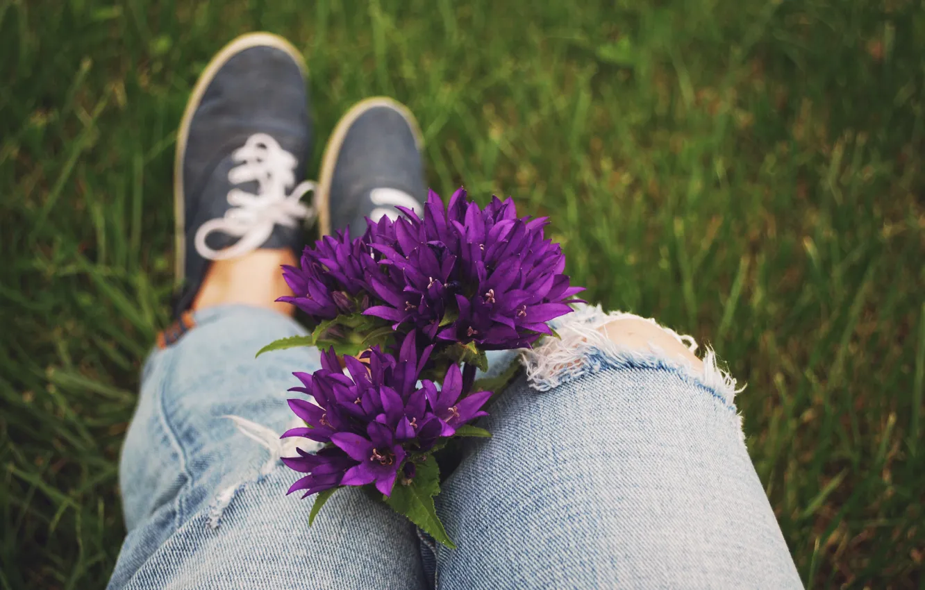 Photo wallpaper flowers, sneakers, jeans