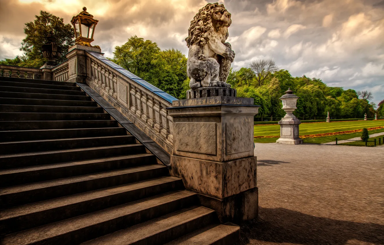 Photo wallpaper Leo, ladder, sculpture