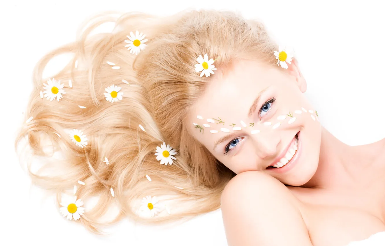 Photo wallpaper girl, face, smile, chamomile, blonde