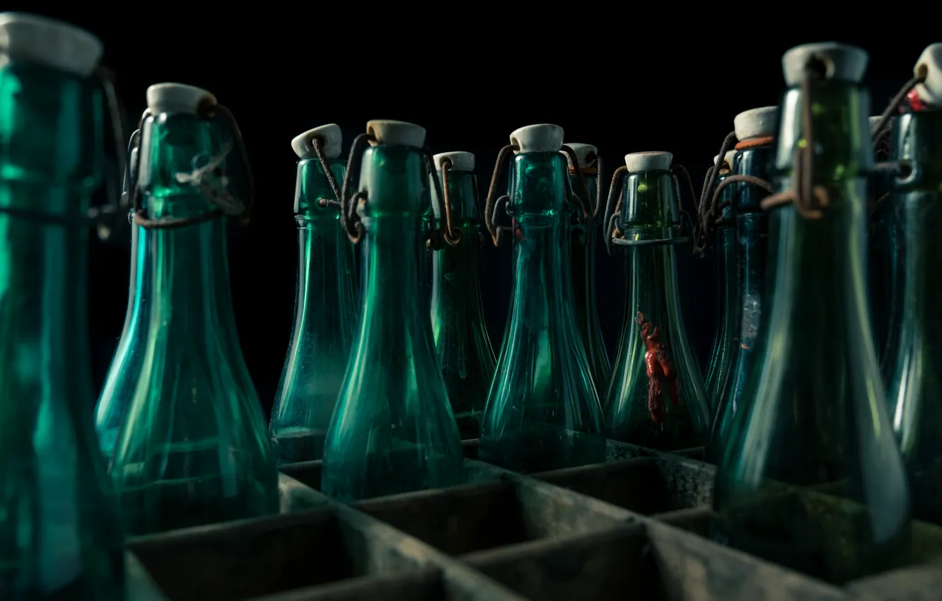 Photo wallpaper bottle, box, naturalism