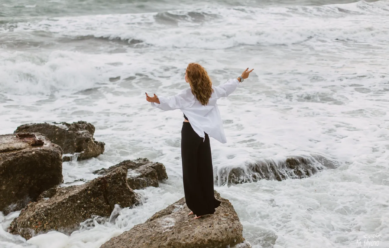 Photo wallpaper sea, girl, pose, stones, the wind, back, shirt, Juliana Mizinova