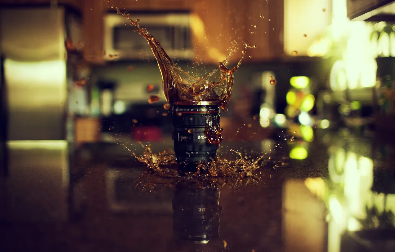 Photo wallpaper drops, macro, squirt, reflection, table, tea, coffee, mug