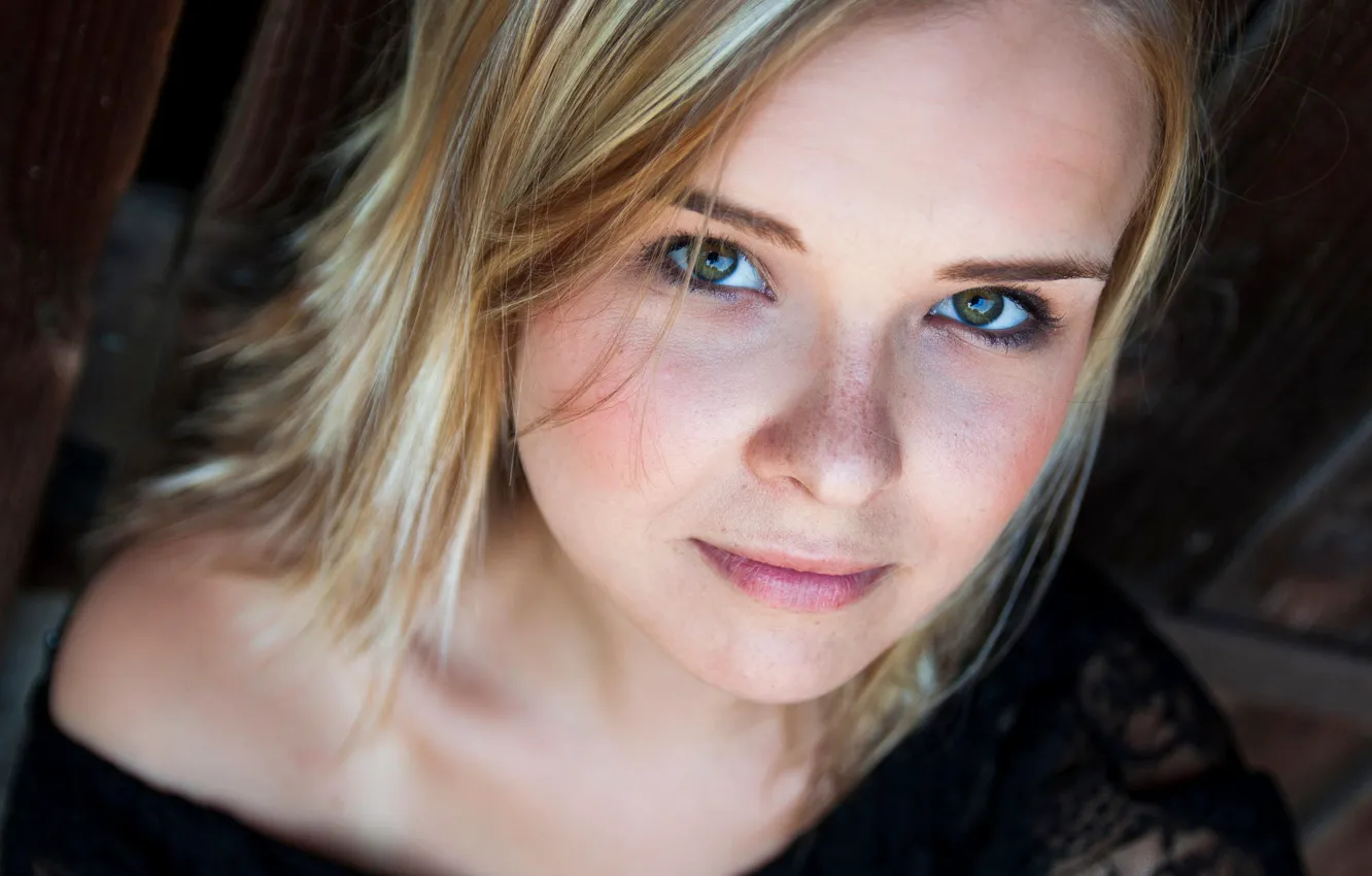 Photo wallpaper look, portrait, freckles