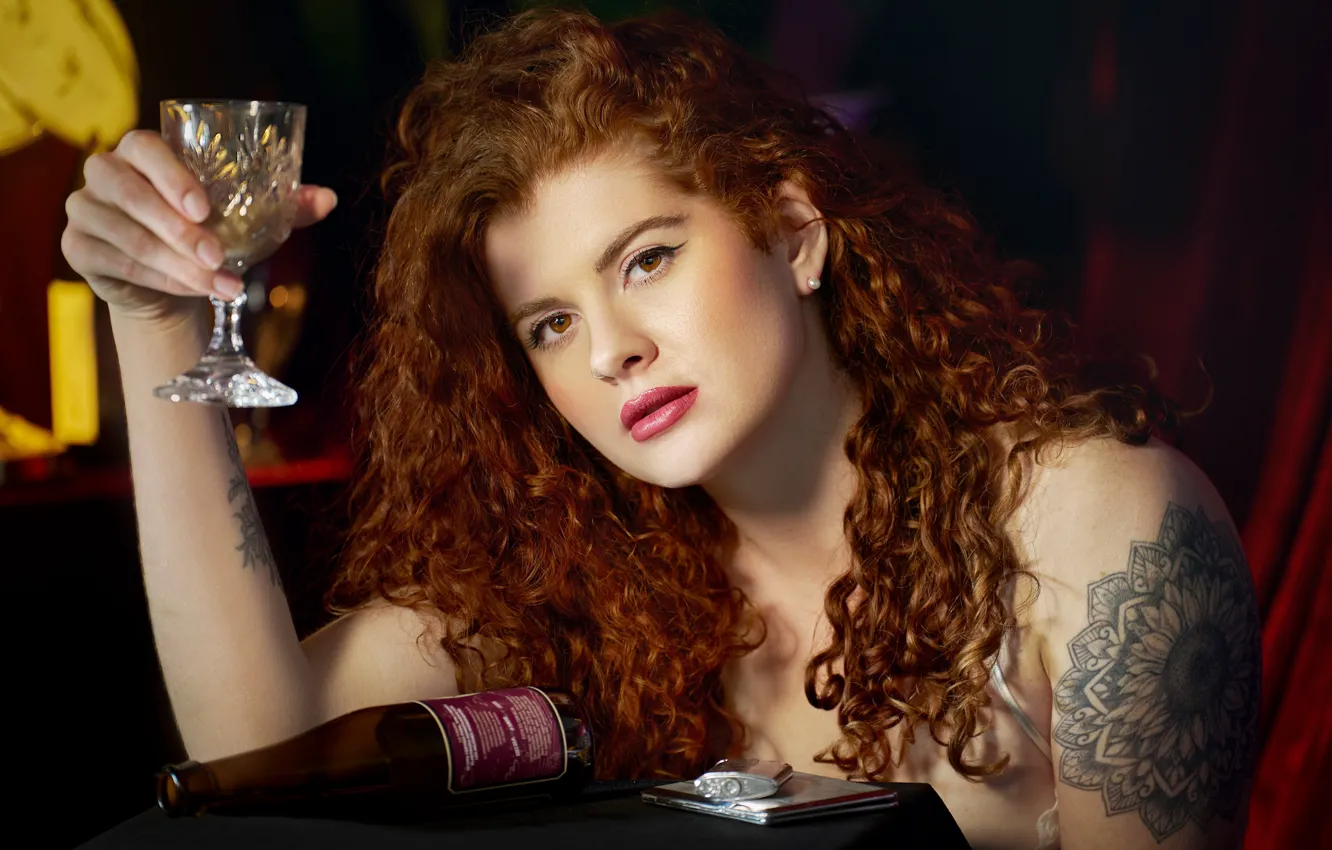 Photo wallpaper look, red, glass