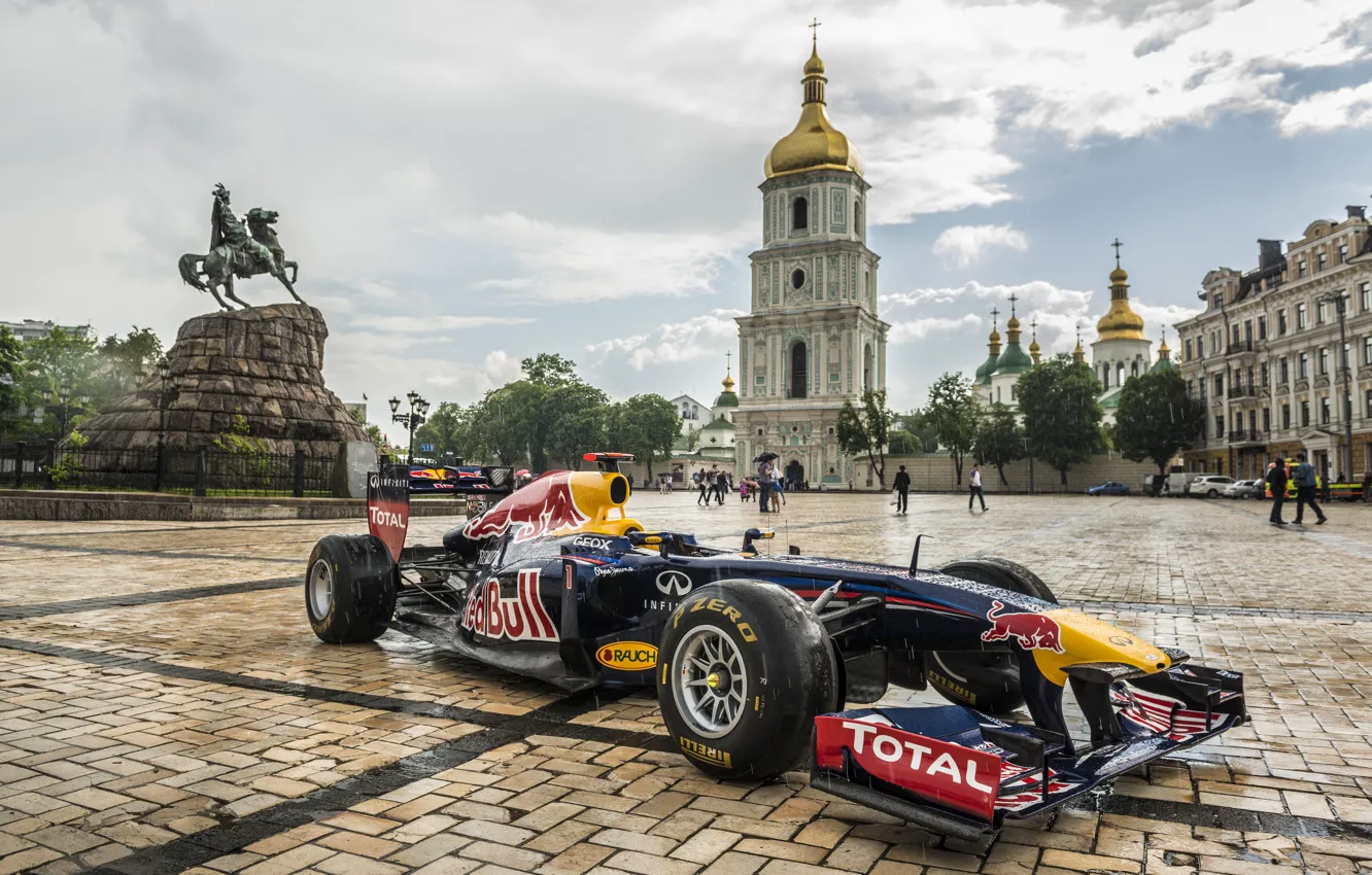 Photo wallpaper rain, Infiniti, race, the car, Ukraine, formula, Kiev, Red bull