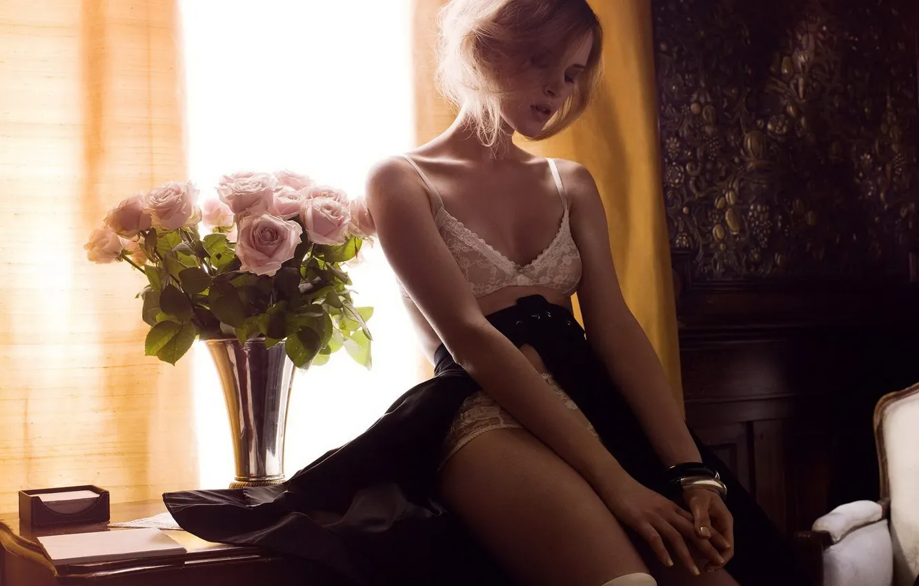 Photo wallpaper sadness, tenderness, roses, bouquet, window, chest