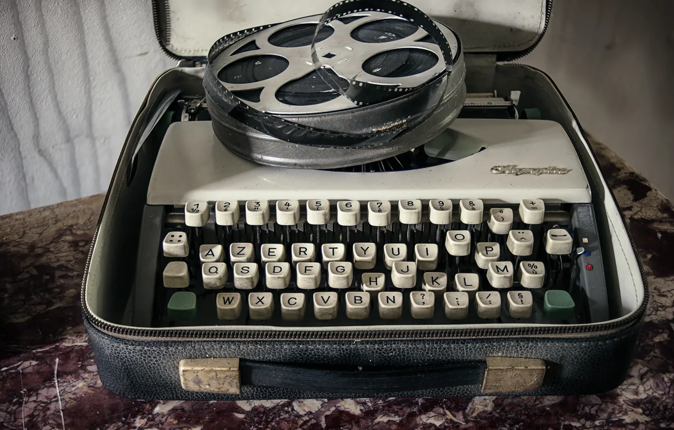 Photo wallpaper Lost, abandoned, typewriter