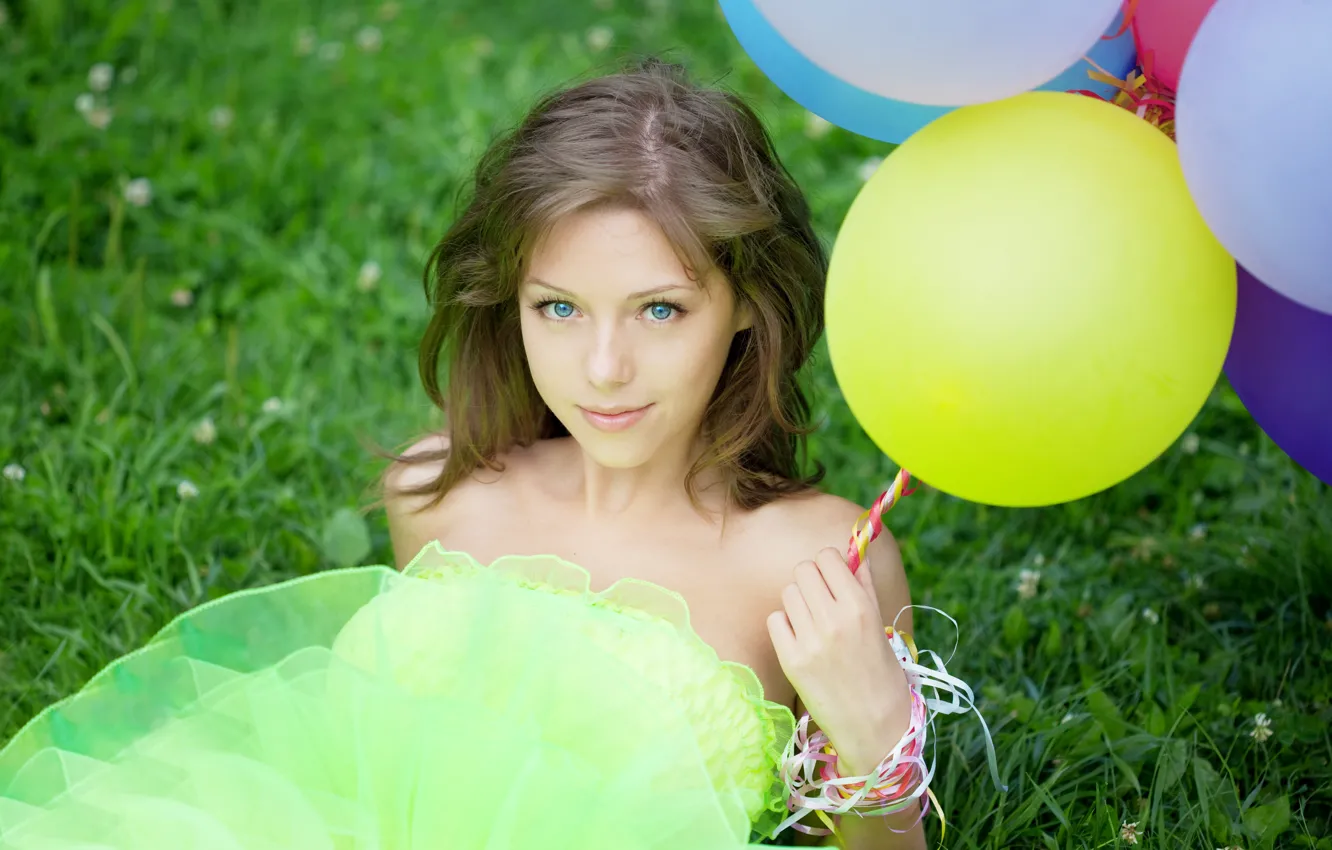 Photo wallpaper grass, girl, balloons, clover, brown hair, blue-eyed, curls, look. smile