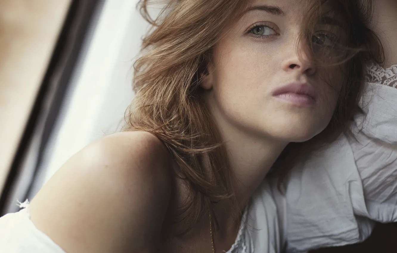 Photo wallpaper look, background, portrait, freckles