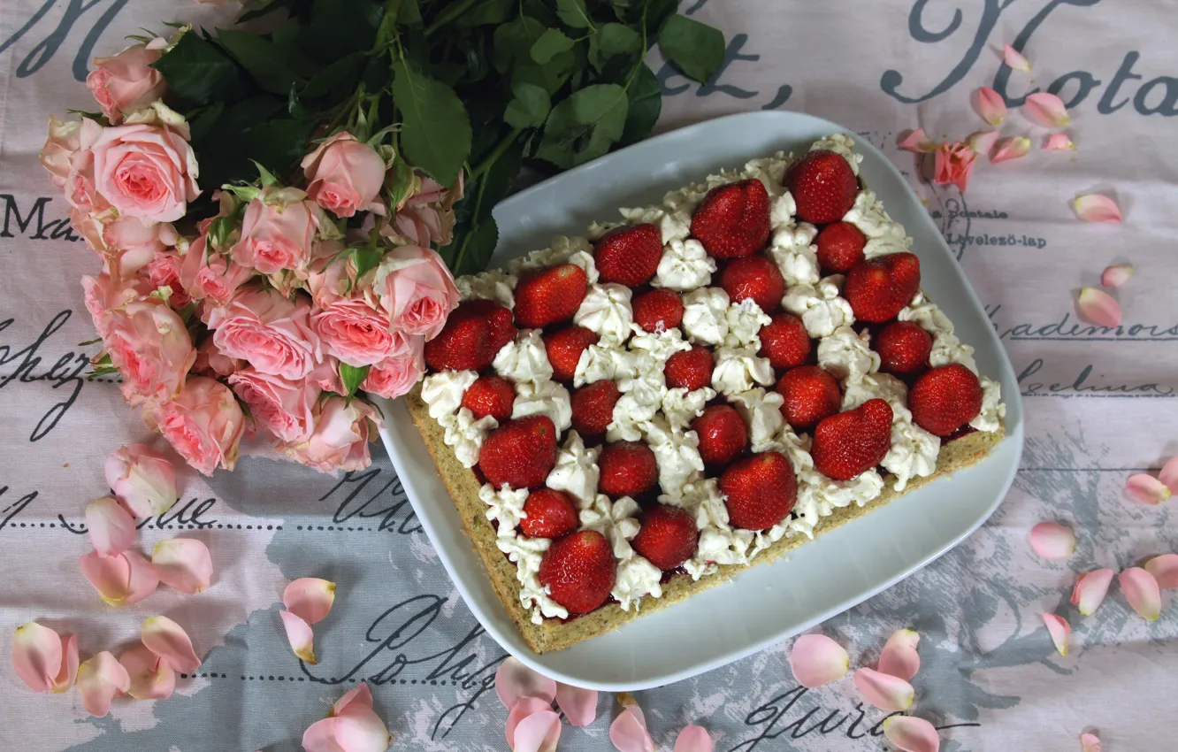 Photo wallpaper bouquet, petals, strawberry, cake, cake, strawberry, bouquet, pink roses