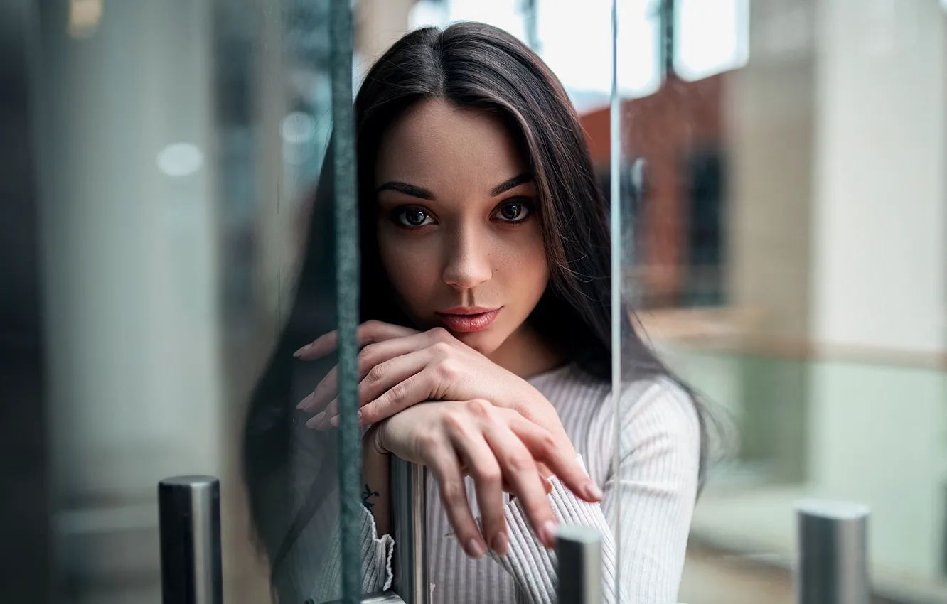 Photo wallpaper look, glass, girl, face, portrait, hands, Nastya, Maxim Gontarev