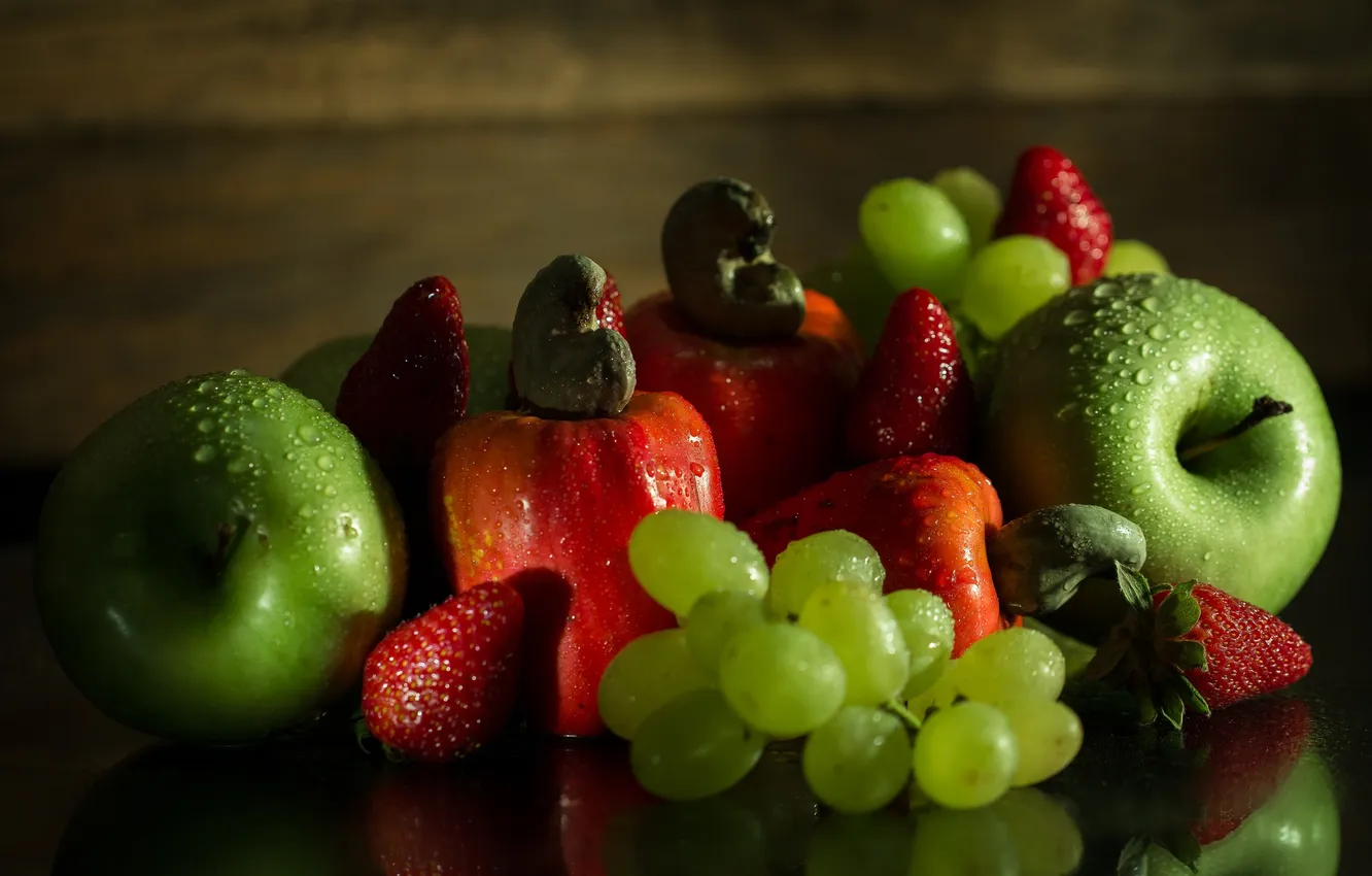 Photo wallpaper drops, apples, strawberry, lime