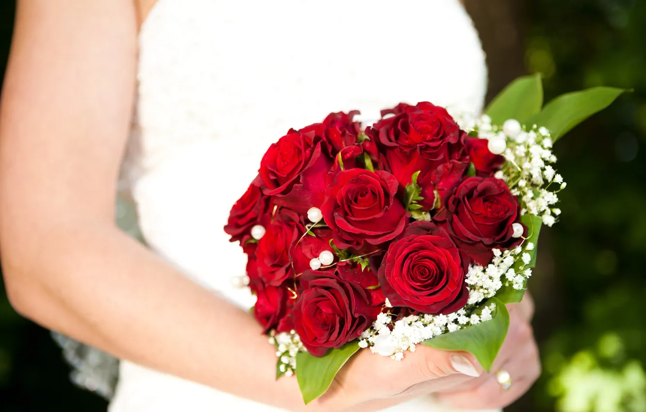 Photo wallpaper flowers, roses, hands, wedding bouquet