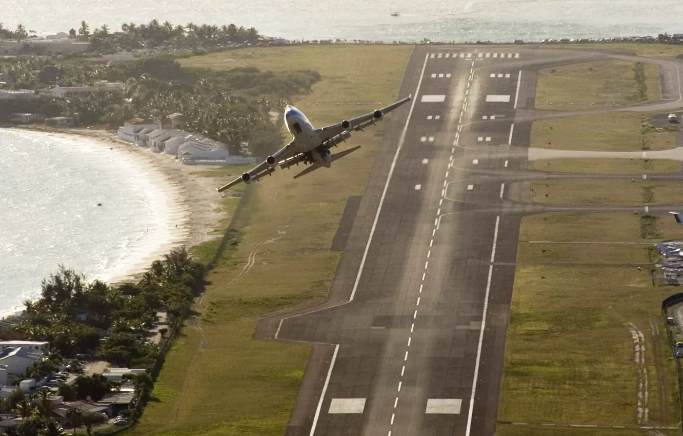 Photo wallpaper sea, the ocean, strip, island, Airport, Boeing, The rise, the plane