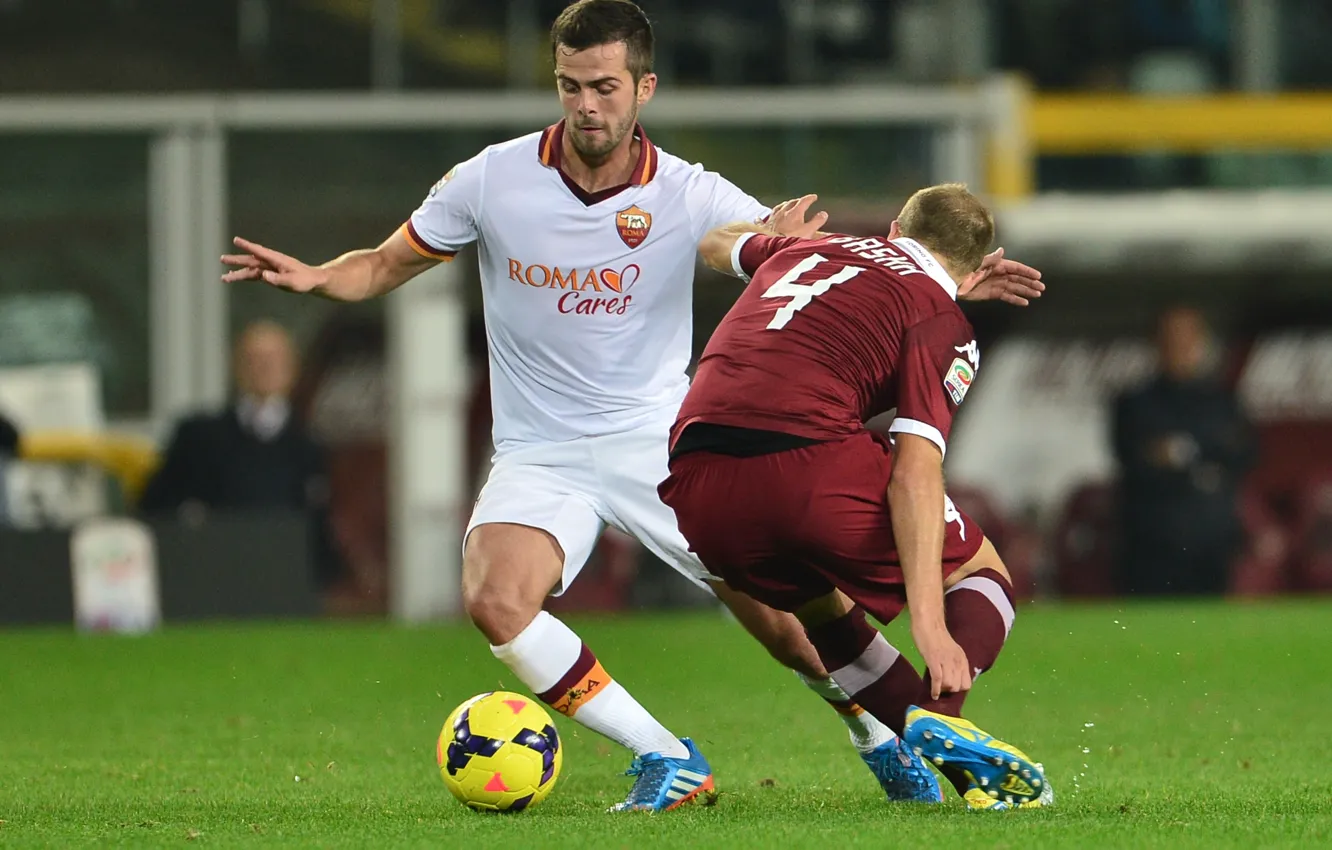 Photo wallpaper football, soccer, AS Roma, Bosnia, Centrocampista, Miralem Pjanic, Midfield. Dribling