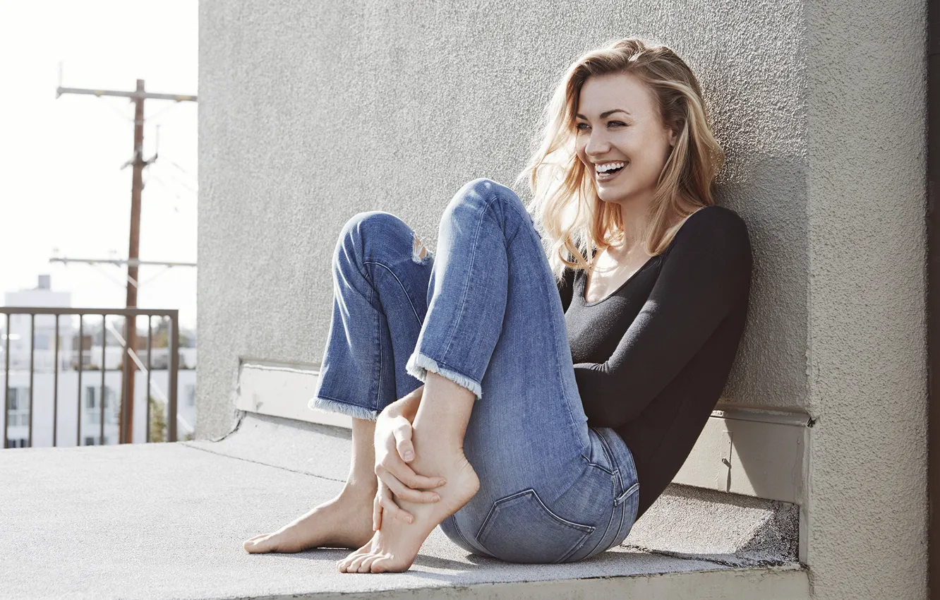 Photo wallpaper look, girl, pose, smile, jeans, Yvonne Strahovski