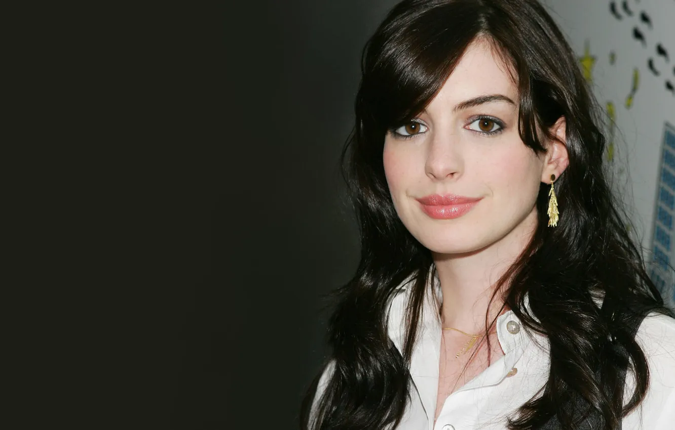 Photo wallpaper look, girl, earrings, actress, brunette, wallpapers, Anne Hathaway, 1920*1200