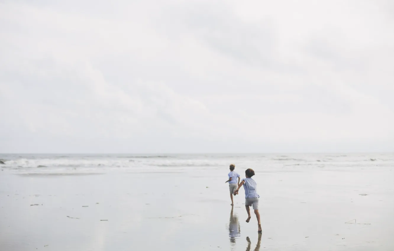 Photo wallpaper sand, sea, beach, the sky, light, joy, children, shore